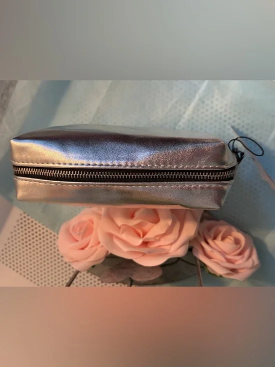 Yves Saint Laurent Silver Metallic Lip Embossed Cosmetic Pouch - Picture 2 of 4